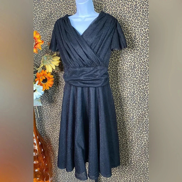 🦋B2G1🦋MAGNOLIA PLACE Black Sparkly PLUS SIZE Flutter Sleeve Dress NWT | 2XL | - Picture 2 of 11